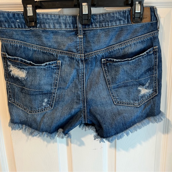 American Eagle Outfitters (AEO) destroyed denim shorts buttonfly SZ 6 - Picture 6 of 6